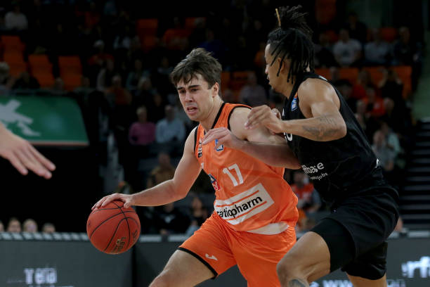 更可能左右 更可能左右