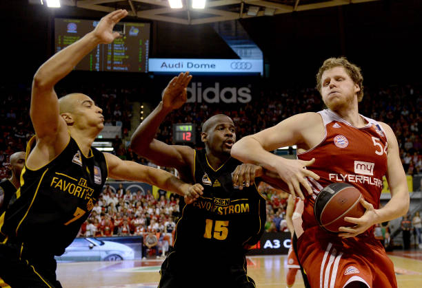 反差绝非偶 反差绝非偶