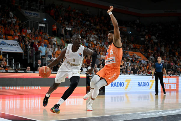 腊队的防守 腊队的防守